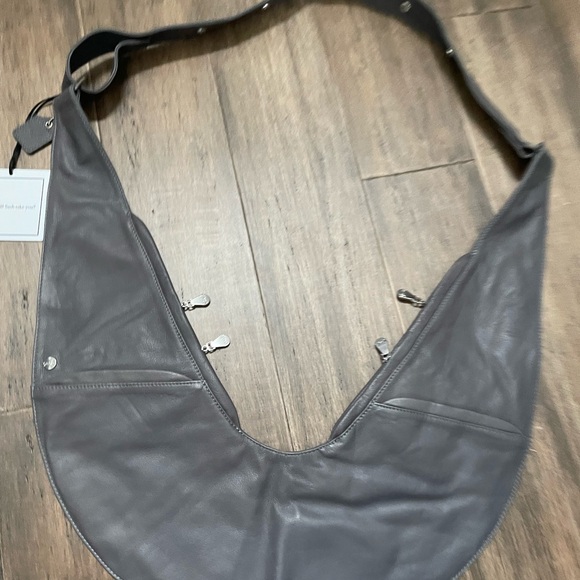 The Sash Bag Carbon Grey Classic+ Leather Crossbody Sling Bag - Picture 4 of 10